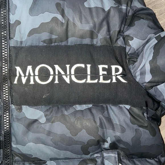 Mens Moncler Coat - Picture 3 of 11